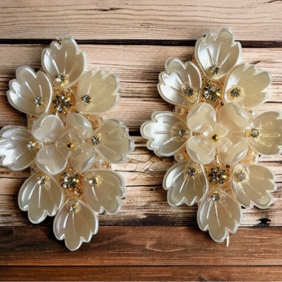 Pearl Flower Stud Dangle Earrings - Picture 5 of 6